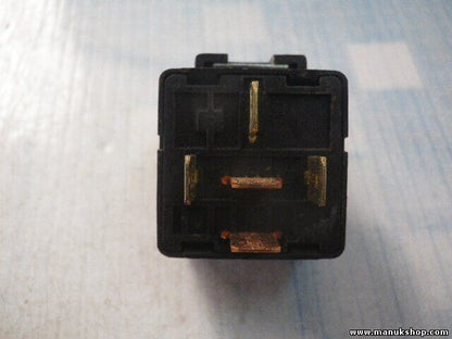 Relé Ssang Yong 8419001301 6618225138 661 822 51 38 12V 20 30A