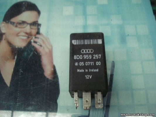 Elevalunas relé  Audi A4 A6 A8 Nr.365 8D0959257 8D0 959 257 05 071100
