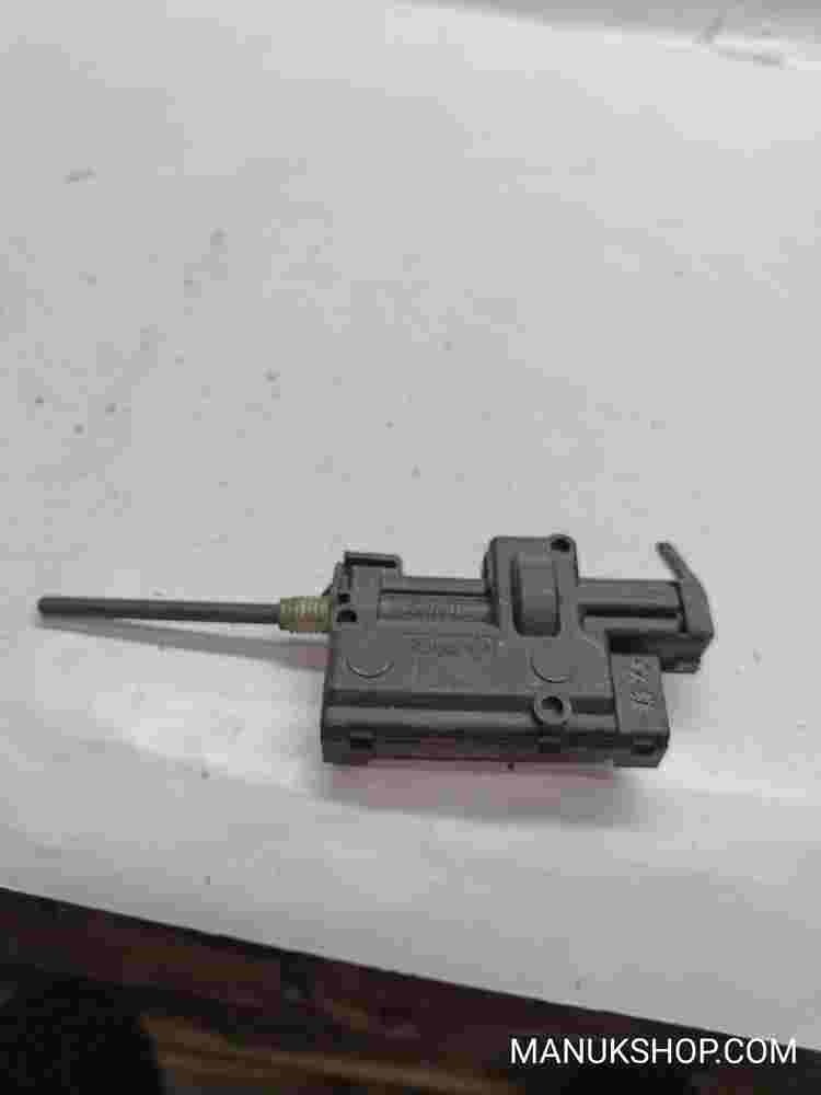 Cerradura depuerta de combustible Renault Scenic Megane Valeo CX0 8200305732A