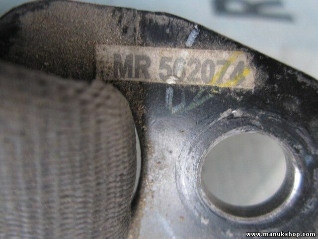 Cierre cinturon de seguridad trasero izquierdo Mitsubishi L200 K74 MR562074 