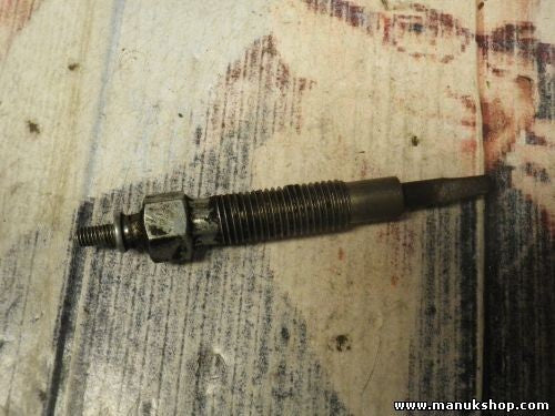 Bujía de precalentamiento Nissan Terrano Ford Maverick II R20 2.7 ADN11817