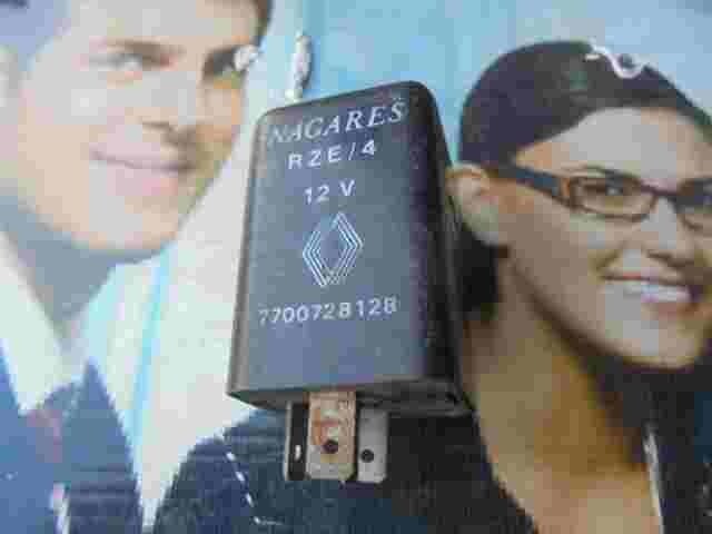 Relé de Luz Renault R21 R25 7700728128 NAGARES RZE/4 12 V. RZE4 12 V.