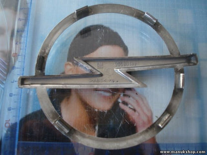 Emblema delantero Opel Zafira-A 90580689