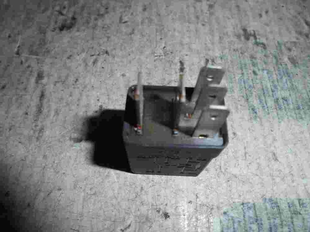 Iveco Daily 504049024 677.50 12V 10/20A relè