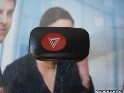 Interruptor de emergencia warning Kia Clarus 7F08