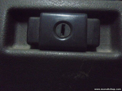 Guantera castillo Nissan Terrano I WD21 2.7 TD 4WD 6850001G00 68500 01G00