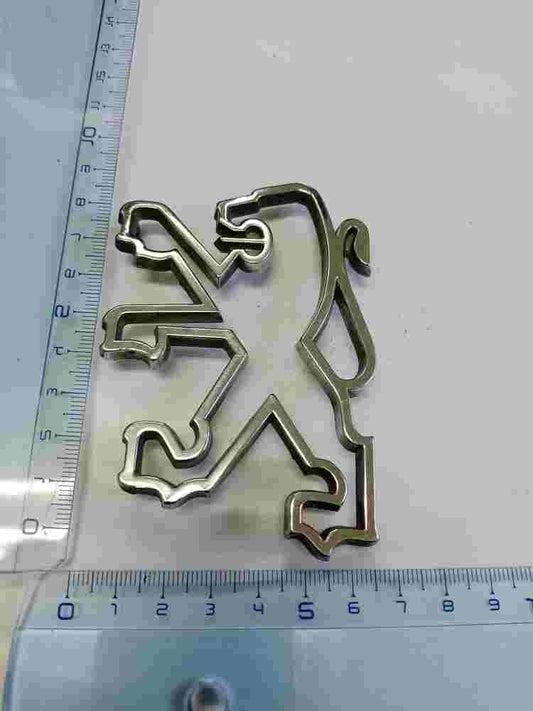 Emblema  Peugeot 104 6.5cm.