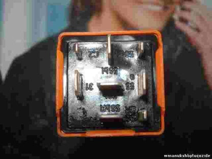 Relé de control de la lámpara Saab 9000 4109070 41 09 070 HELLA 5KG00567501