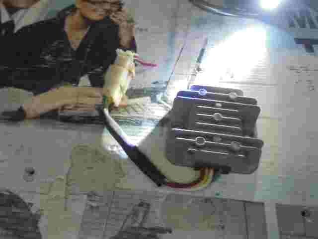 Regolatore raddrizzatore di tensione SGR Mondial Discover 125 FLP0709 FLP-0709