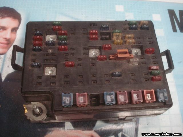 Caja de fusibles Kia Shuma 15337609