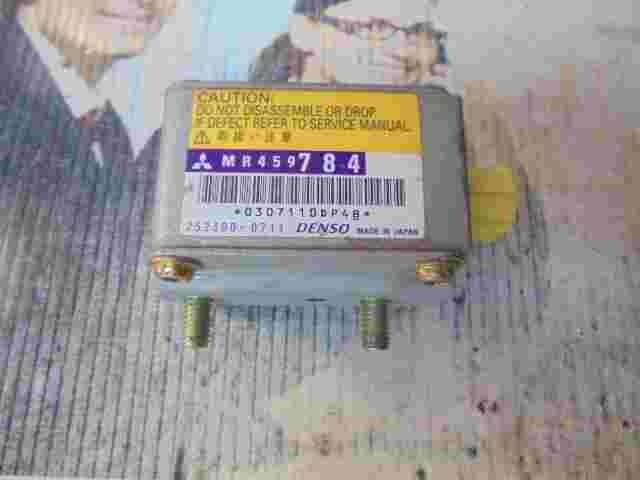 Airbag Centralita Mitsubishi Pajero Montero III MR459784 DENSO 2523000711