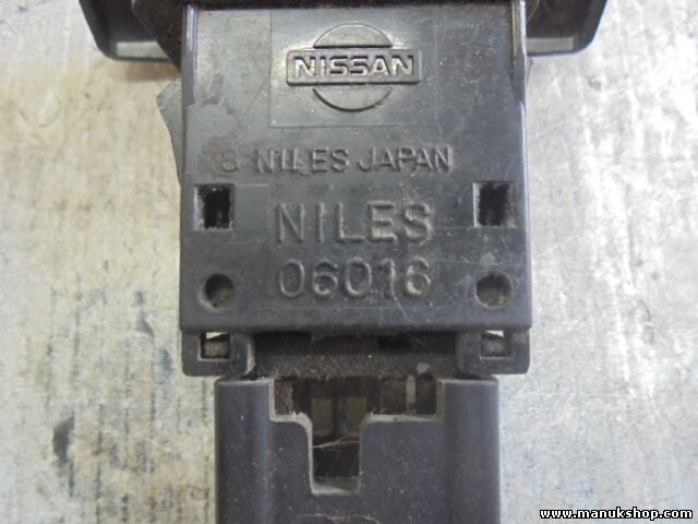Interruptor de emergencia warning Nissan Primera NILES 06016