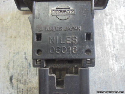 Interruptor de emergencia warning Nissan Primera NILES 06016