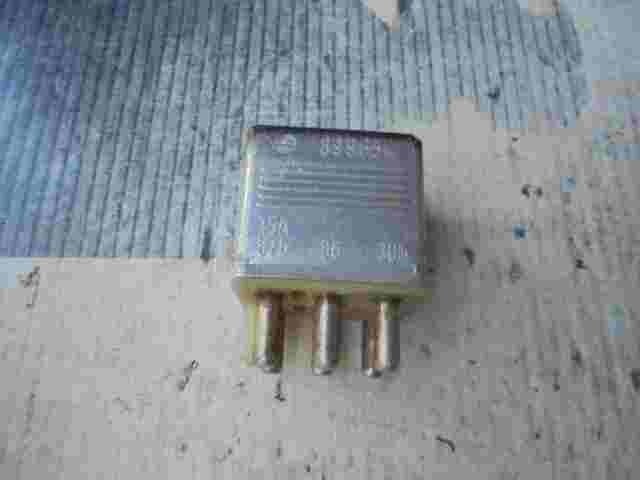 Relè ventola radiatore Mercedes W124 W123 W201 190 0015425319 899854