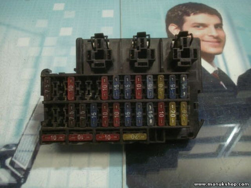 Caja de fusibles Nissan YB2 72404047 7240-4047 243110E000 24311-0E000