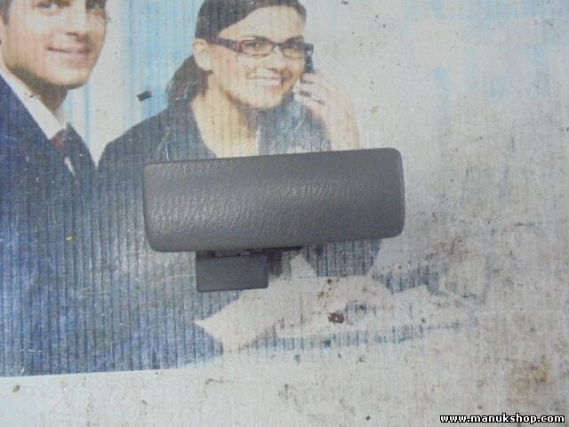 Guantera castillo Nissan Pick-up II D21 2.4 4WD 68520VJ200 68520 VJ200