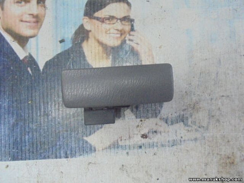 Guantera castillo Nissan Pick-up II D21 2.4 4WD 68520VJ200 68520 VJ200