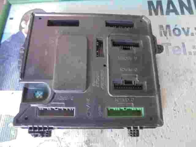 Caja de fusibles de relé Renault 284B17882R Continental S180098101 BCM X95