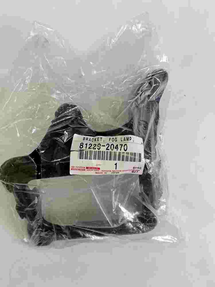 Bracket Fog Lamp LH  Toyota Celica 8122920470 81229-20470