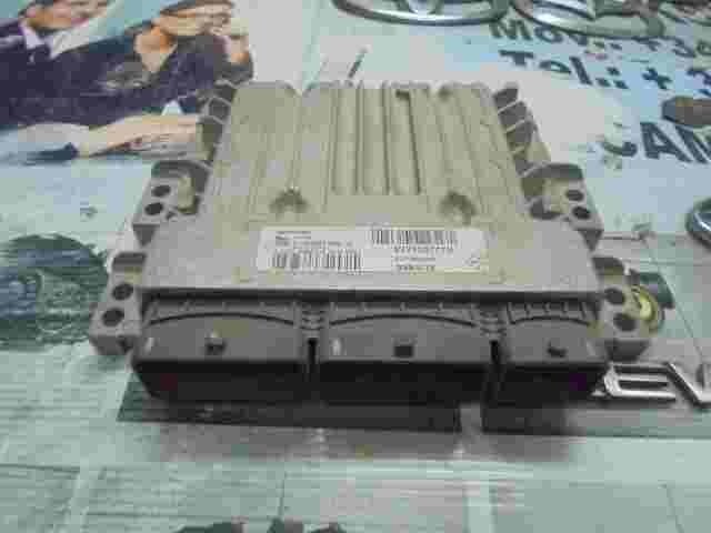 Centralita del motor Renault Megane III 305 237100777R 237100033R S180067109A