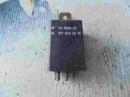 Relè Mercedes-Benz 1078200010 107 820 00 10 LK 05898620 05 8986 20