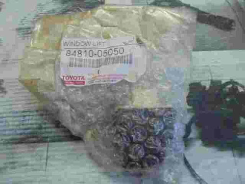 comando pulsante alzacristalli Toyota Avensis T25 II 8481005050 84810-05050