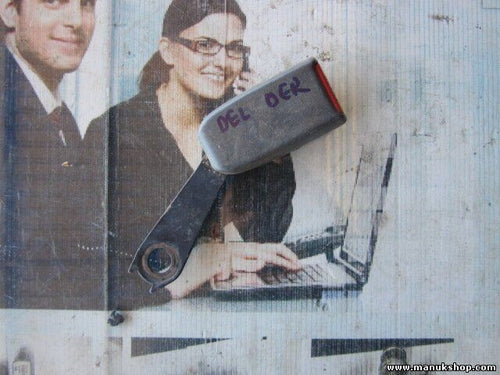 Cierre cinturon de seguridad delantero derecho  Mitsubishi L200 K74T MR513849Y