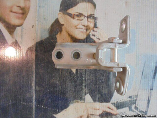 Bisagra de la puerta delantera izquierda abajo Mitsubishi Pajero Montero DID