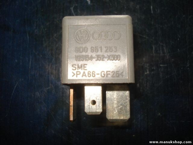 Niebla relé VW Volkswagen Nr.370 Audi 8D0951253 8DO951253  V23134J52X300