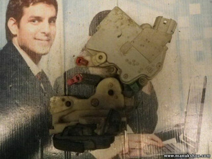   Cerradura puerta trasera derecha Nissan Patrol GR Y61 (2004–2009) 8255244U10