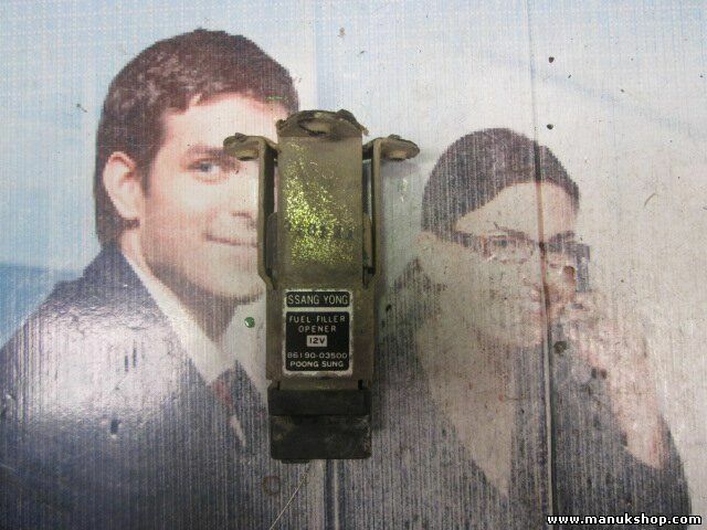 SsangYong 8619003500 86190 03500 86190-03500 APERTURA RIEMPITORE CARBURANTE 12 V