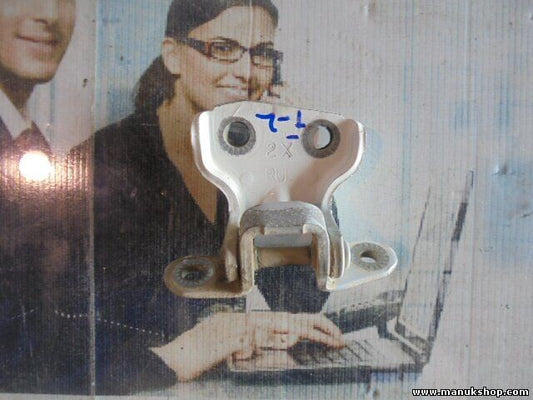 Bisagra de la puerta trasera izquierda arriba Nissan Terrano II R20 116 PS