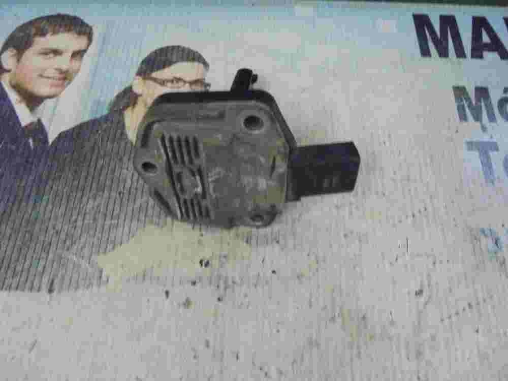 Sensor l nivel de aceite VW Audi Skoda 1J0907860C HELLA 6PR 008 079-03
