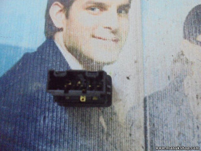 Interruptor apertura portón trasero Land Rover YUF500050PUY 03035126