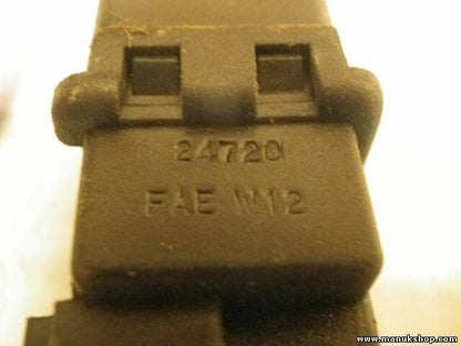 Interruptor de la luz de freno Nissan Pick-up Opel Monterey Subaru FAE 24720