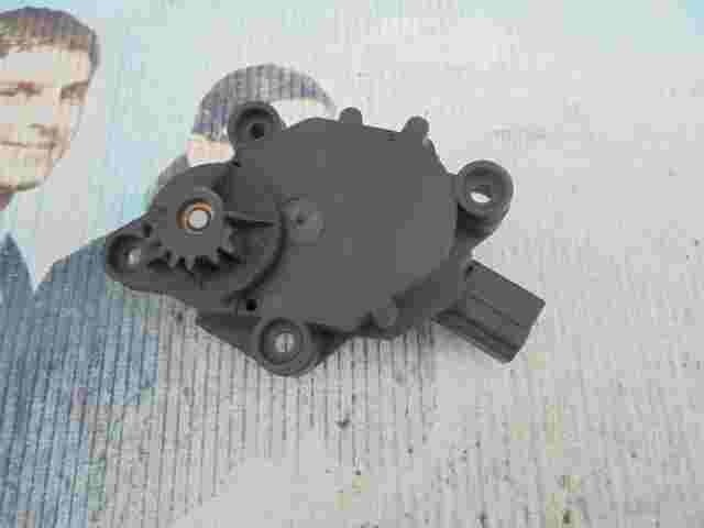 Calefacción actuador Opel Omega B  090512499 09 051 24 99 5399962060 00706A Z86