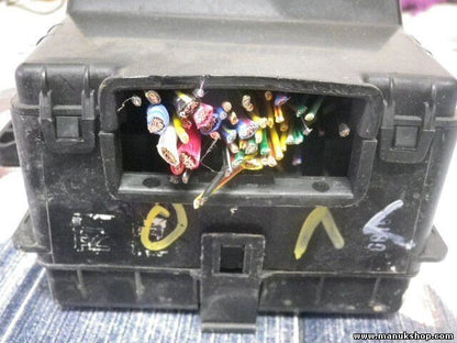 Caja de fusibles SsangYong Actyon 8212032032 8216032021 20070105 32E6064