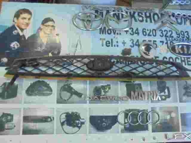 Parrilla rejilla frontal delantera Ford Focus 1 2M518200DBW 2M51 8200 DBW