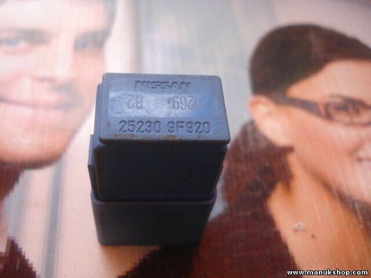 Relé Nissan 25230-9F920 252309F920 4RA00781303 4RA 007 813 03 HELLA 12V