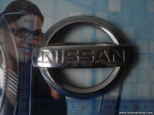 Emblema trasero Nissan Primera P12 90890 AU200 90890AU200