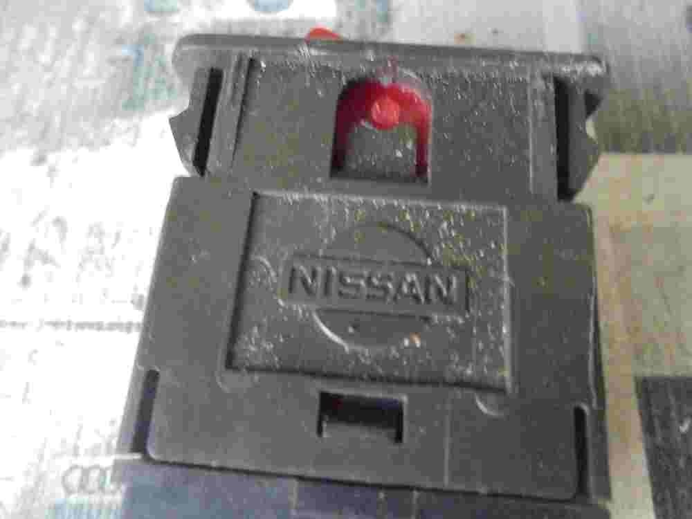 Interruptor de emergencia warning Nissan Terrano WD21 I Pathfinder NILES