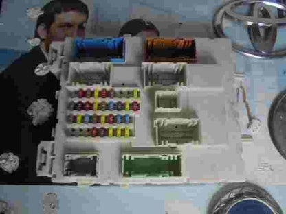 Caja de fusibles Ford Focus Mk3 97RI010012 116RA000084 BV6T14014HLB BV6N14A073ES