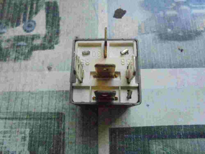 Relé Iveco WEHRLE 20207000 20 207 000 12V 30A