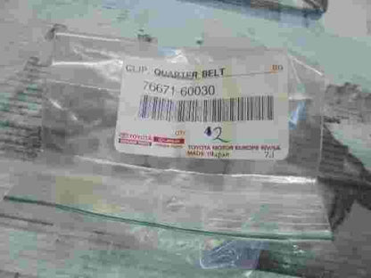 Clip Quarter Belt / Toyota Land Cruiser Prado Lexus GX470 7667160030 76671-60030