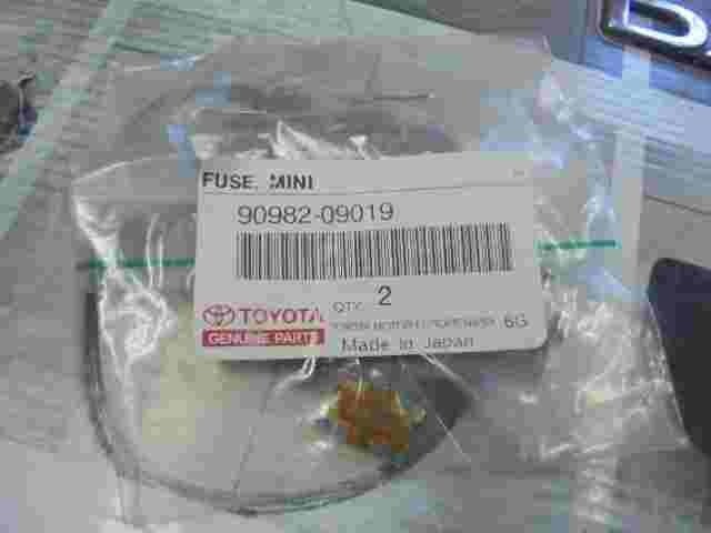Fuse Mini  Toyota 4-Runner Land Cruiser Prado 120 Lexus GX 470 Nissan 9098209019