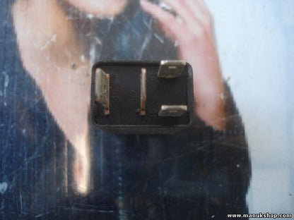 Relé  Opel Astra G ZAFIRA A GM 24432680 702.21