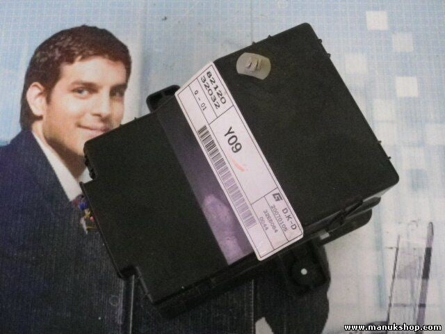 Caja de fusibles SsangYong Actyon 8212032032 8216032021 20070105 32E6064