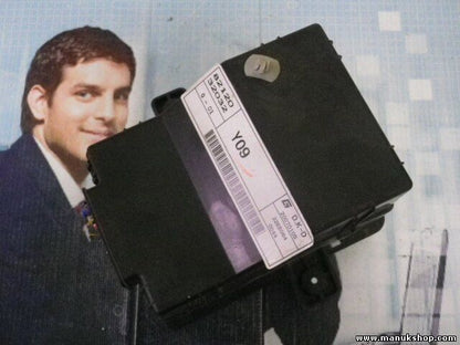 Caja de fusibles SsangYong Actyon 8212032032 8216032021 20070105 32E6064