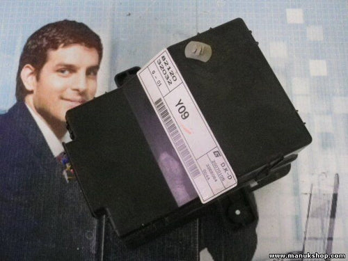 Caja de fusibles SsangYong Actyon 8212032032 8216032021 20070105 32E6064