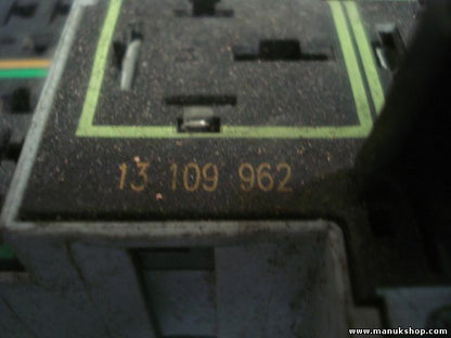 Caja de fusibles Opel Corsa 013107228 13109962